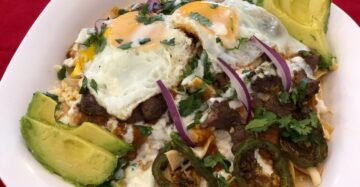 CHILAQUILES CON ARRACHERA (SOLO LOS DOMINGOS)